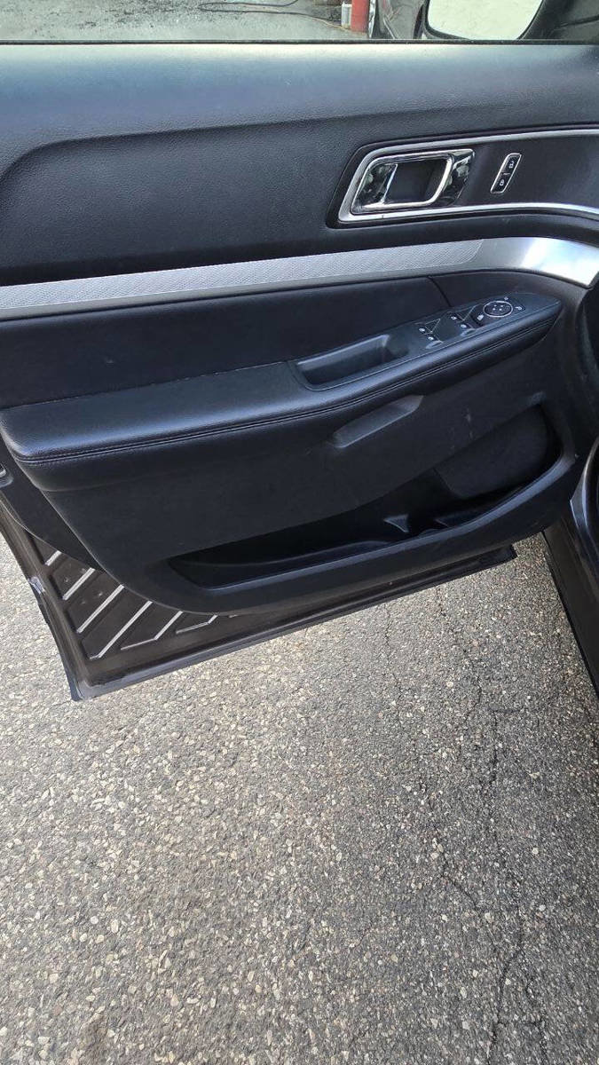 Used 2016 Ford Explorer XLT w/ Equipment Group 202A image 9