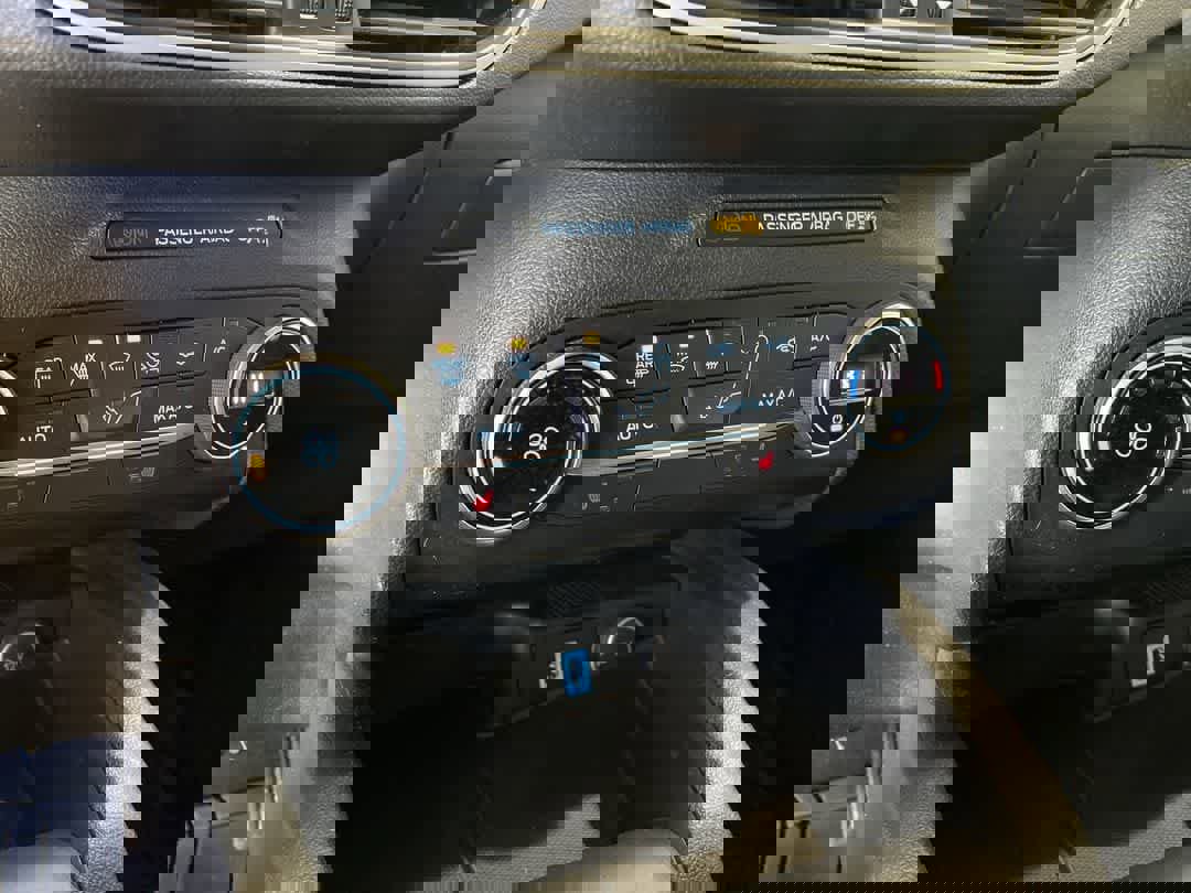 Used 2020 Ford Escape SE image 18