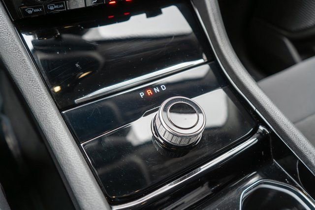 Used 2023 Jeep Grand Cherokee Laredo AWD/4WD image 31