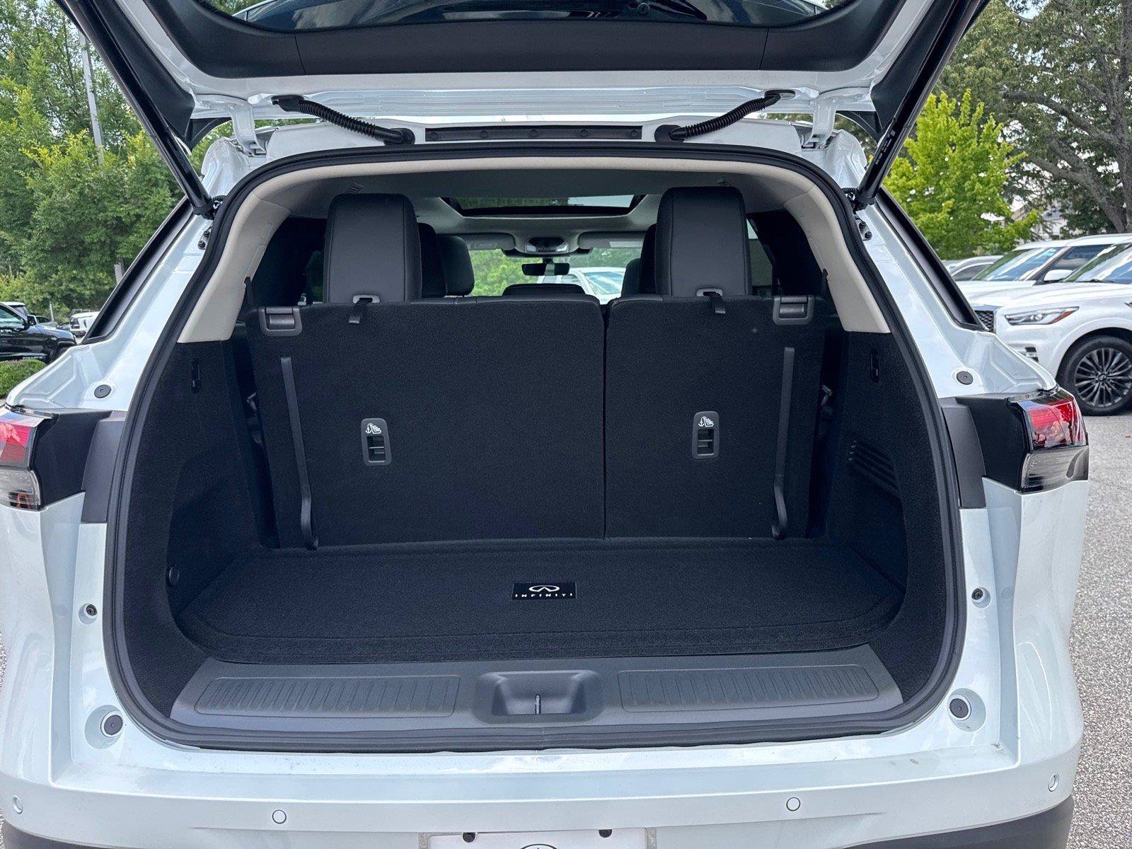 New 2027 INFINITI QX60 Luxe w/ Cargo Package FWD image 12