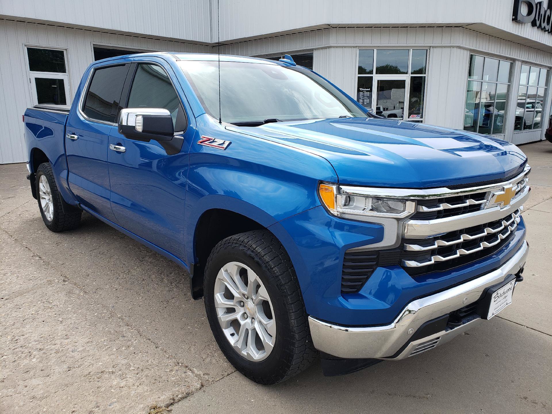 Used 2023 Chevrolet Silverado 1500 LTZ AWD/4WD image 3