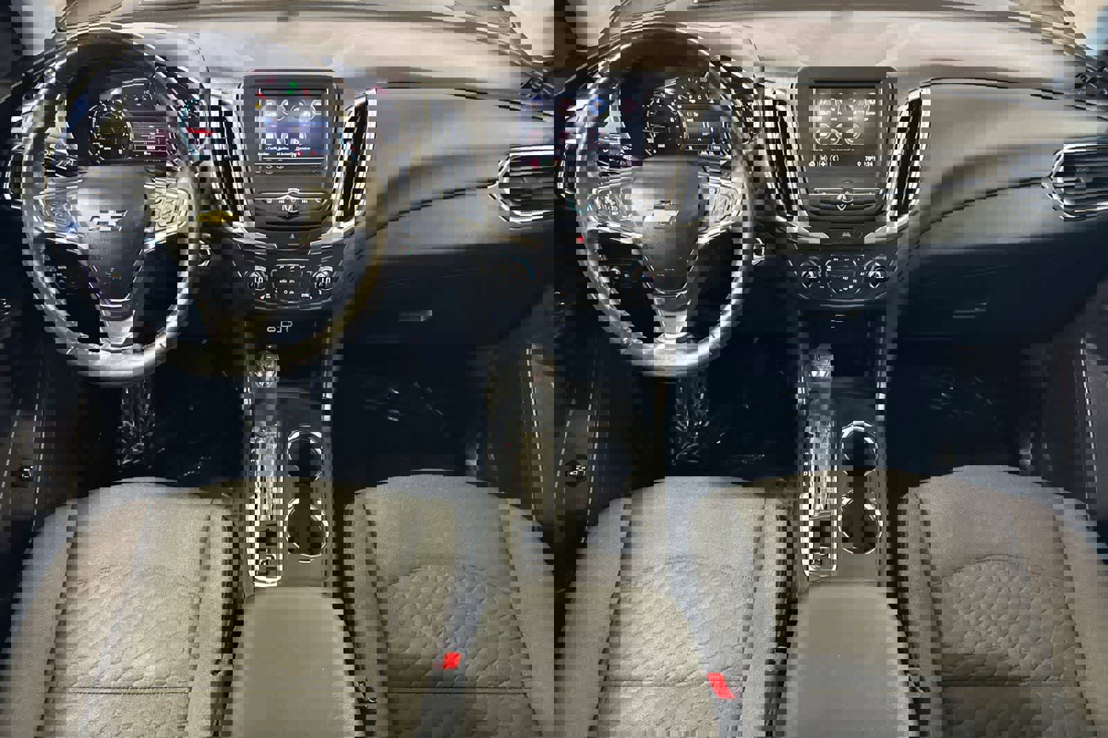 Used 2021 Chevrolet Equinox LT w/ Driver Convenience Package image 4