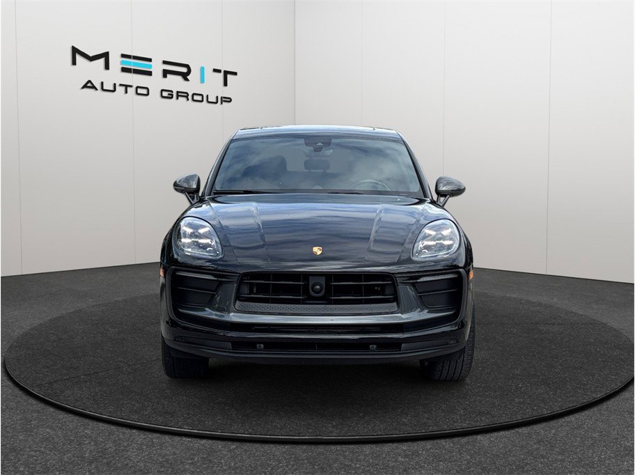 Used 2023 Porsche Macan Turbo image 3