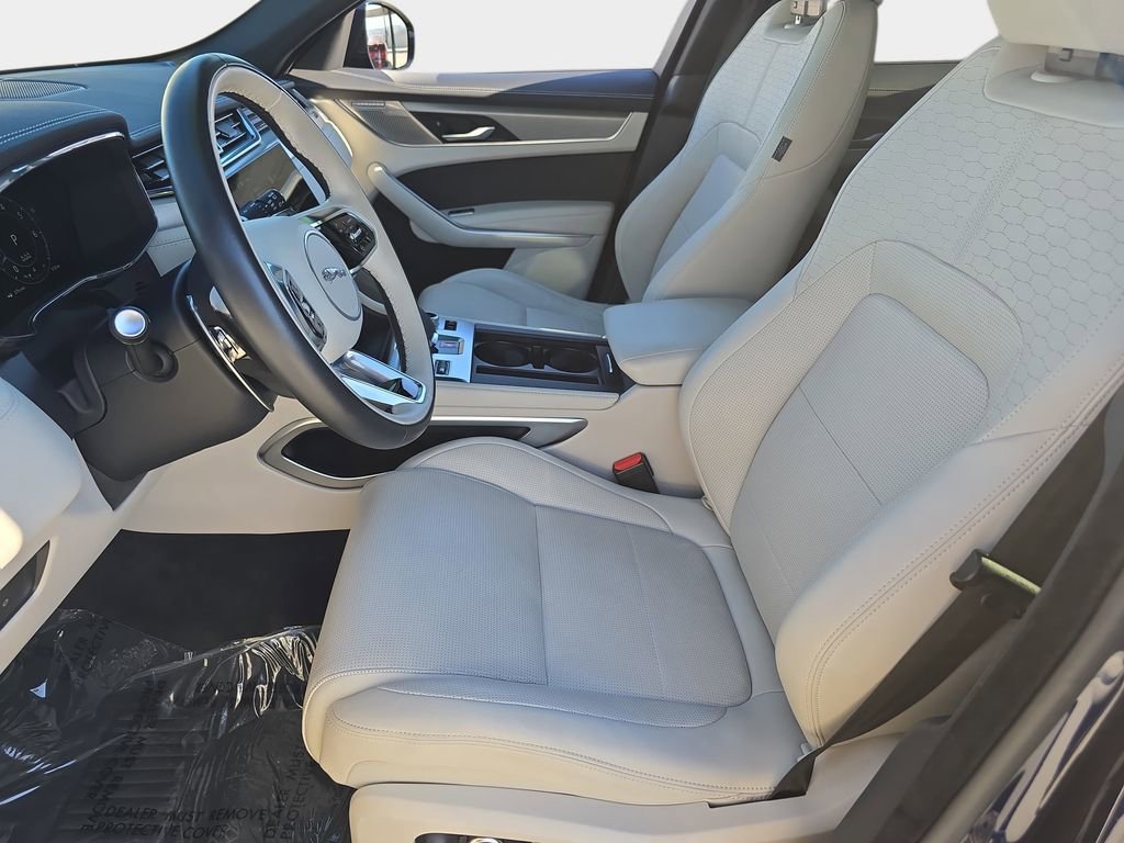 Used 2025 Jaguar F-PACE R-Dynamic S image 15