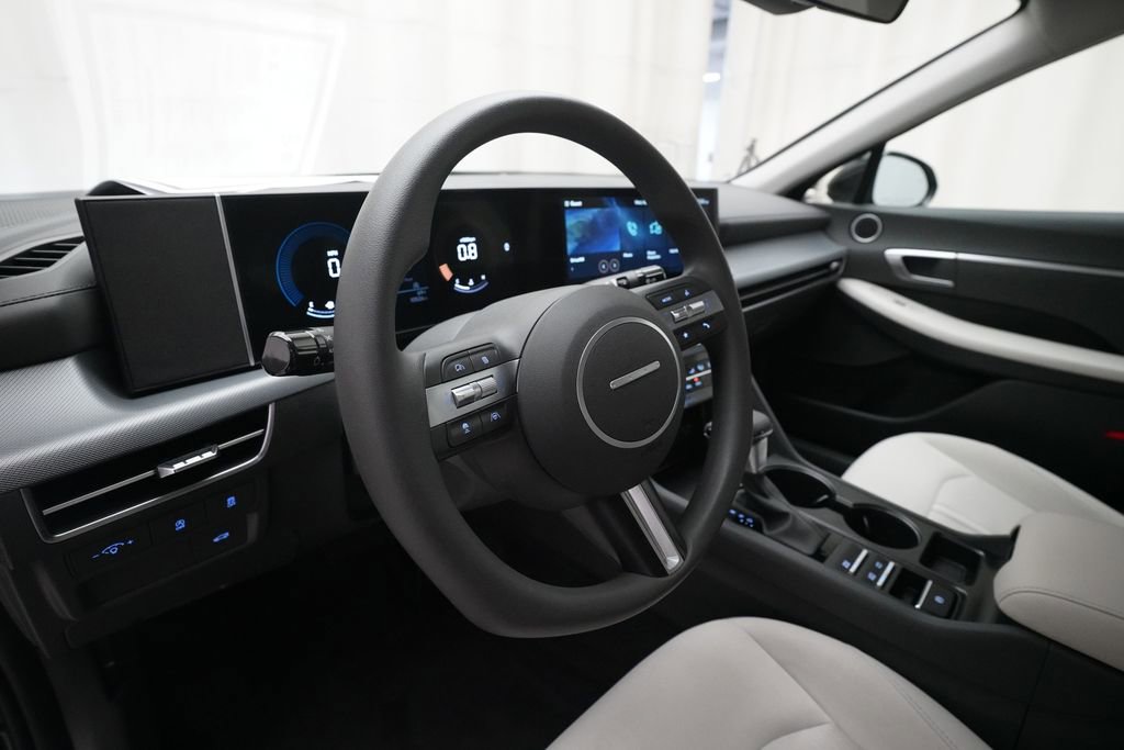 Used 2025 Hyundai Sonata SE image 8