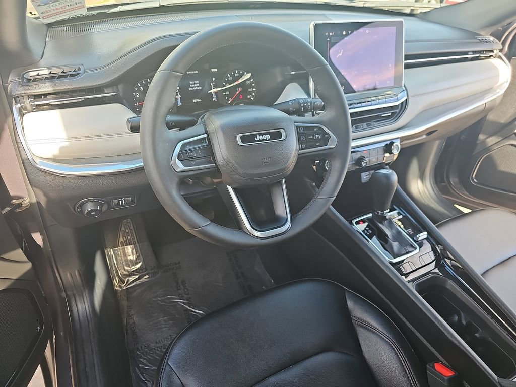 Used 2024 Jeep Compass Limited image 15