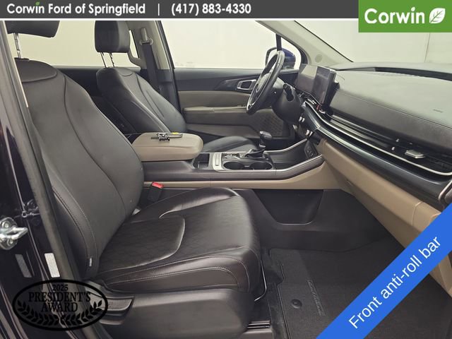 Used 2025 Kia Carnival FWD image 9
