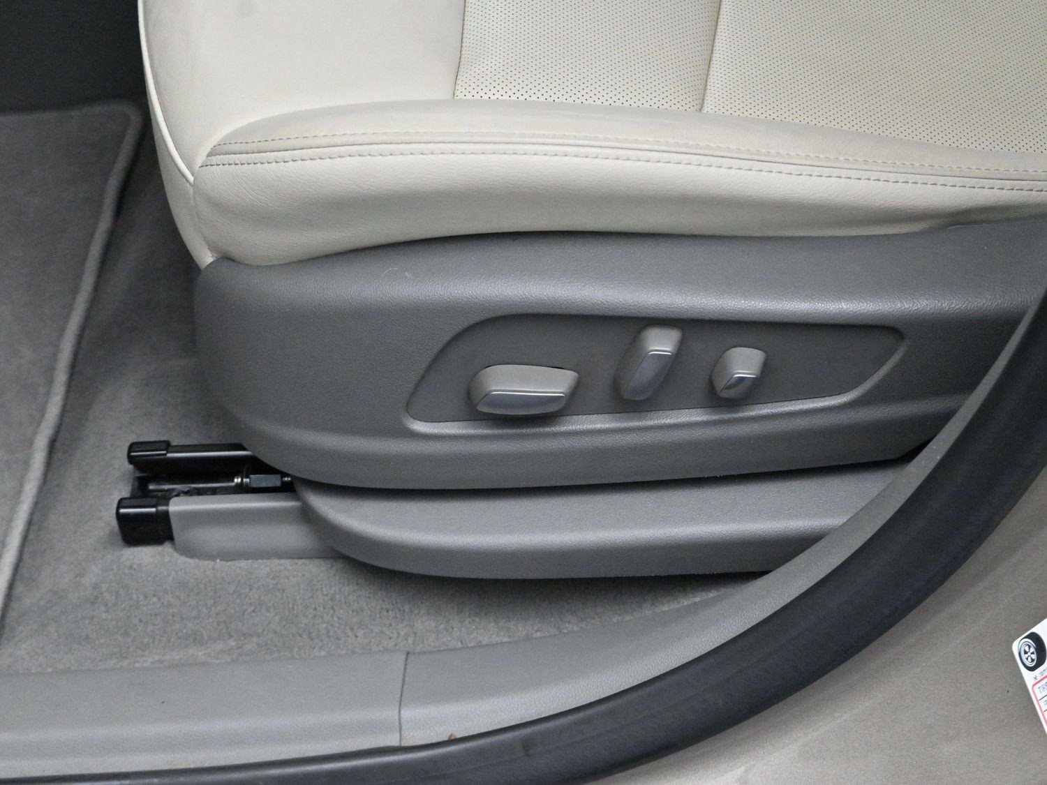 Certified 2022 Cadillac XT6 Premium Luxury image 17