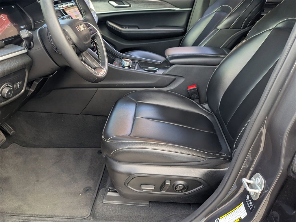 Used 2024 Jeep Grand Cherokee Limited image 19