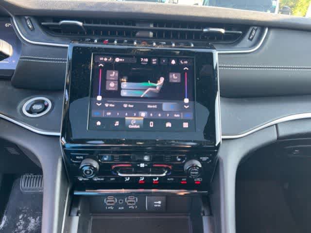 Used 2023 Jeep Grand Cherokee Altitude AWD/4WD image 17