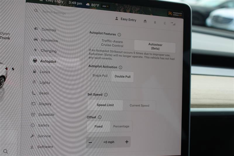 Used 2023 Tesla Model 3 Standard Range image 17