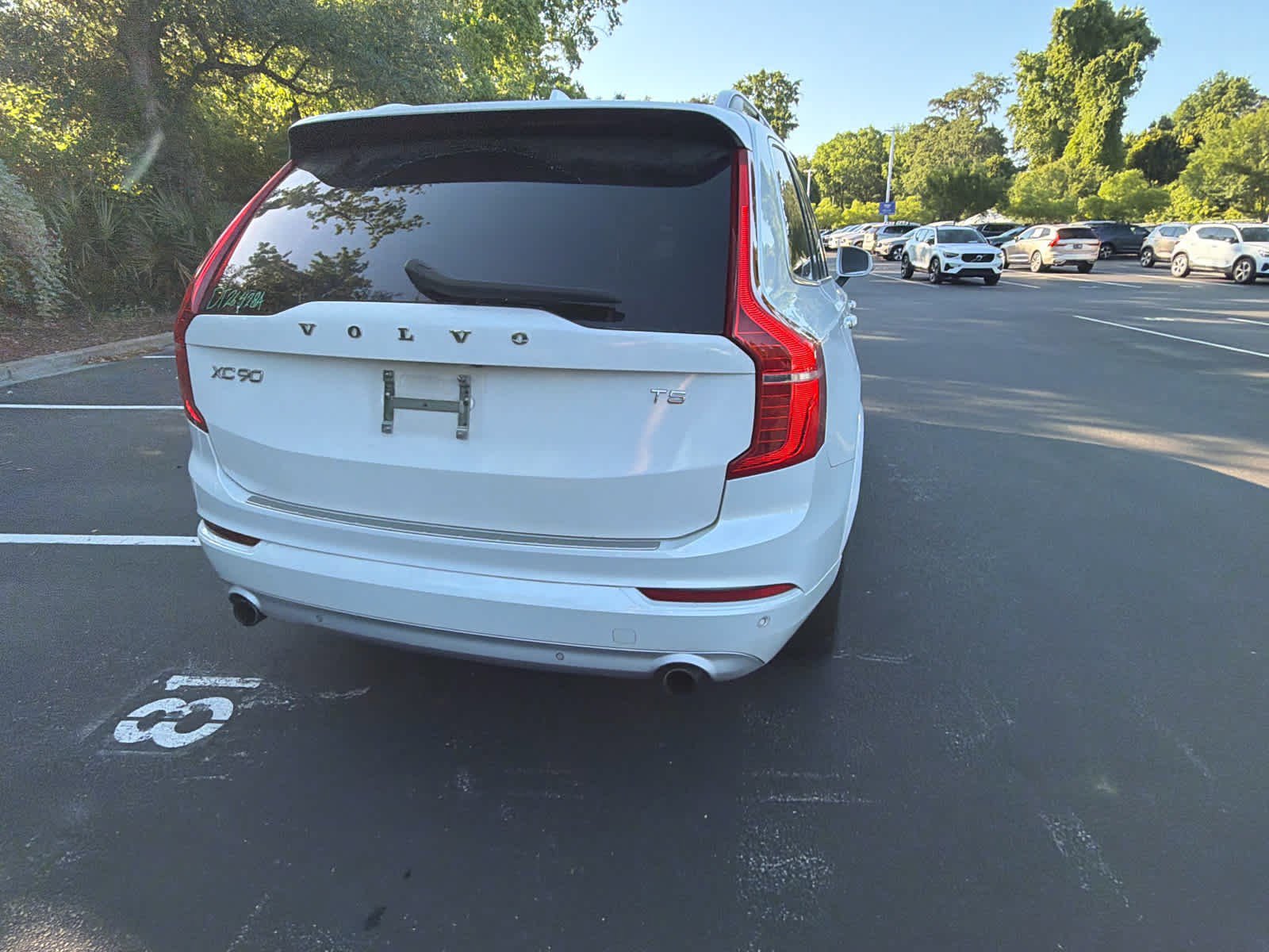 Used 2019 Volvo XC90 T5 Momentum w/ Multimedia Package AWD/4WD image 14