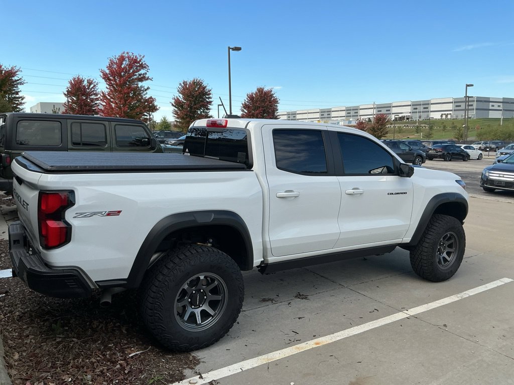 Used 2026 Chevrolet Colorado ZR2 w/ Technology Package AWD/4WD image 12