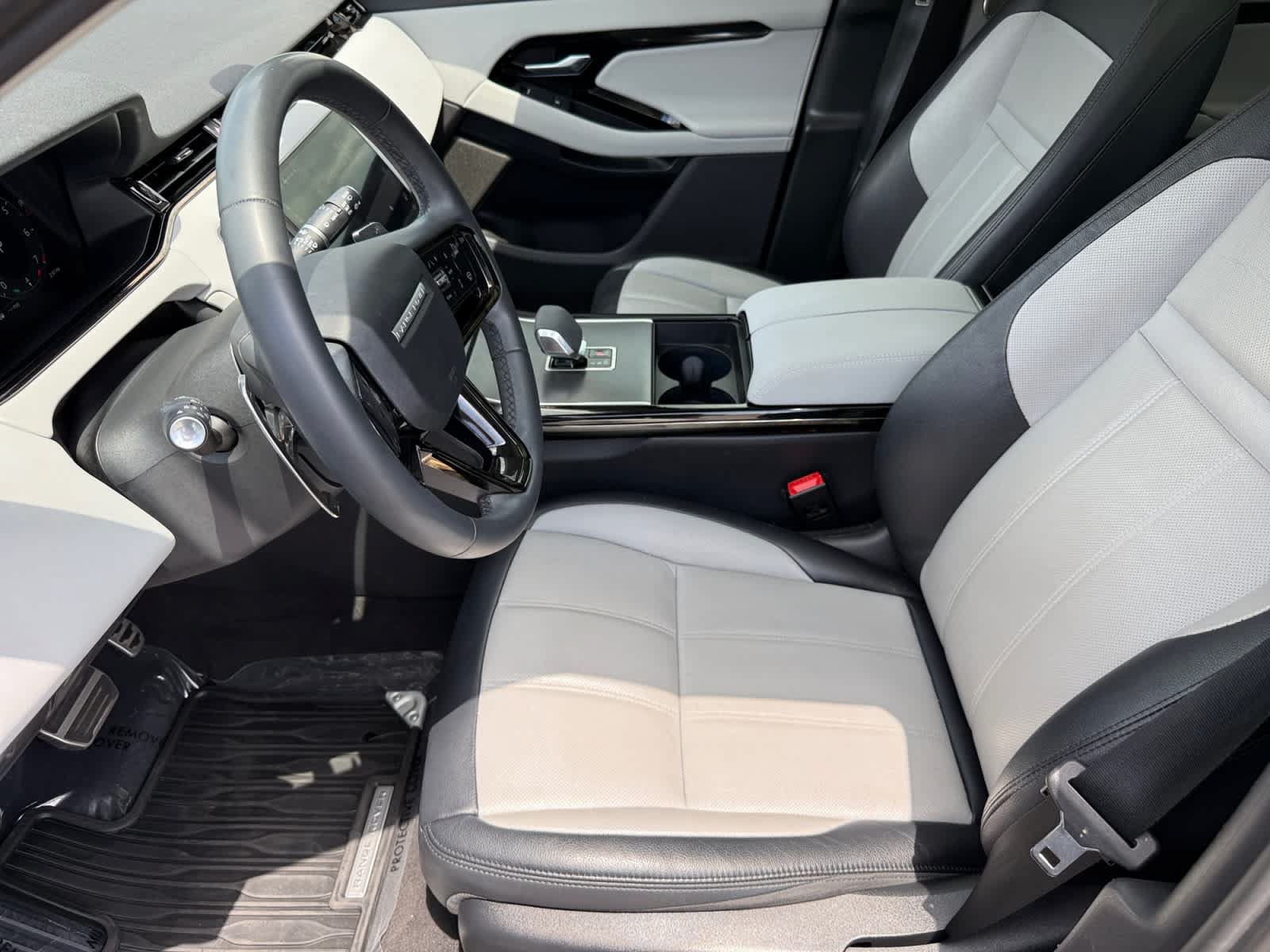 Used 2024 Land Rover Range Rover Evoque Dynamic SE AWD/4WD image 21