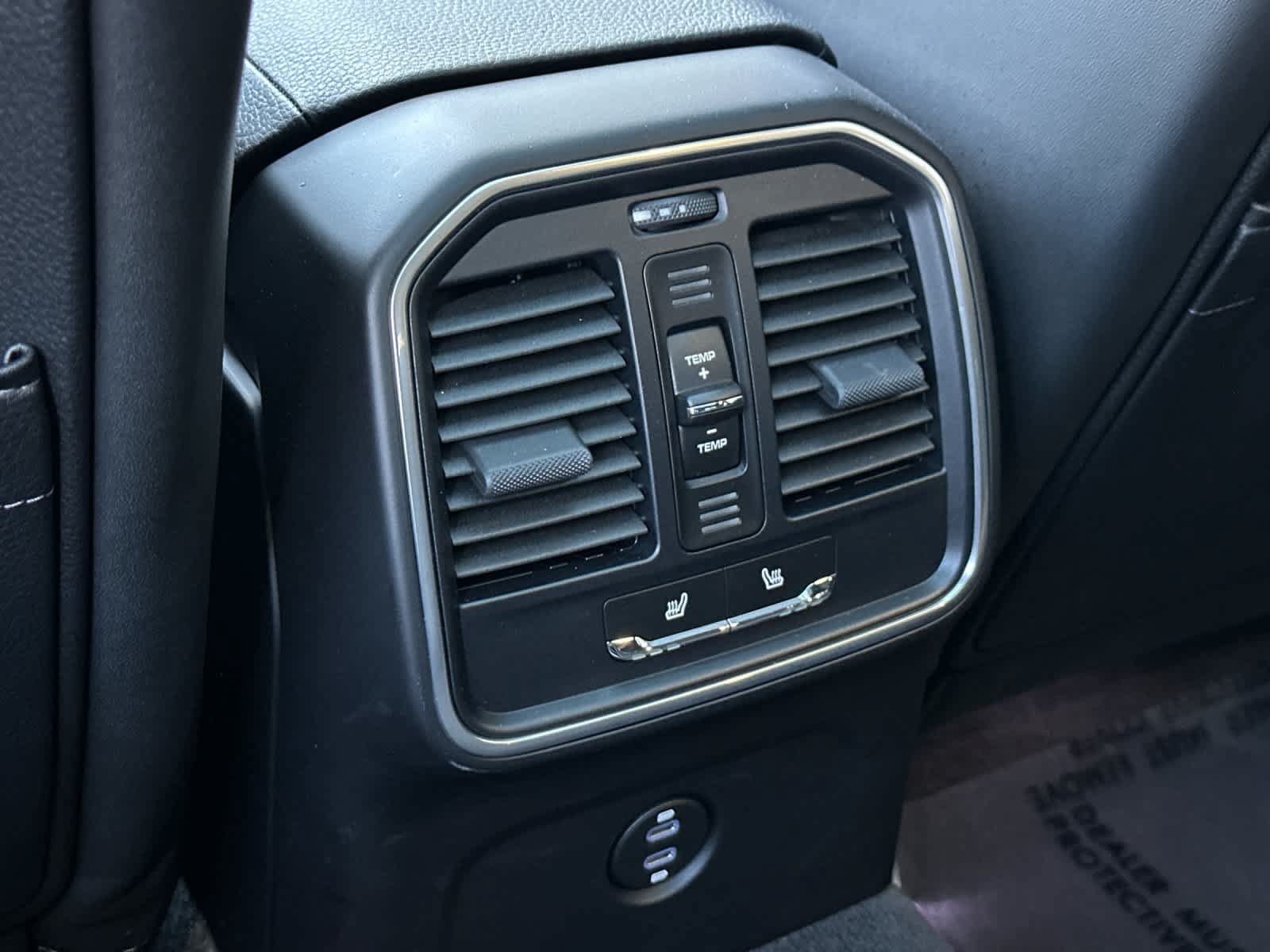 Certified 2025 Porsche Macan AWD/4WD image 14