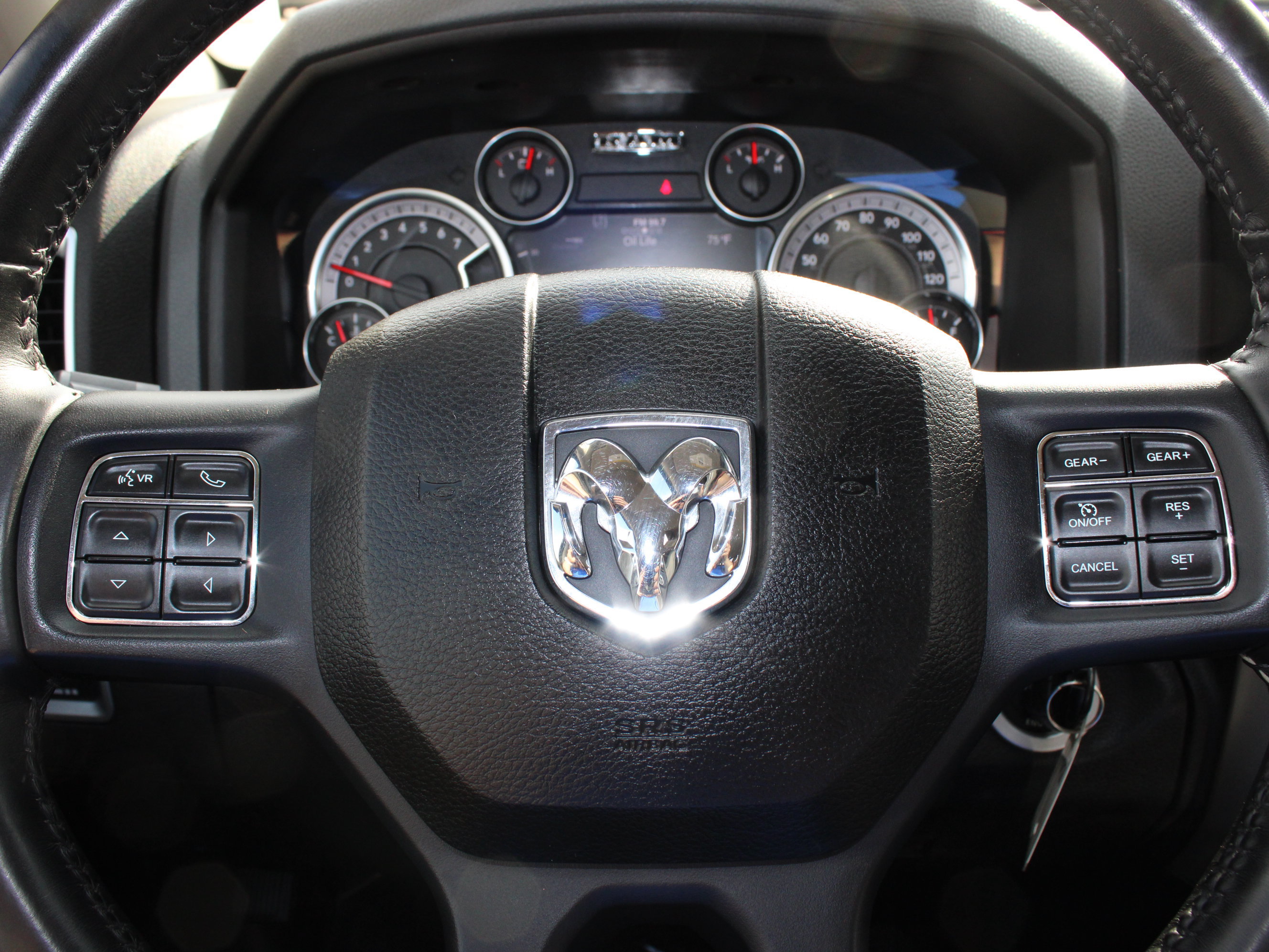 Used 2019 RAM 1500 Classic SLT w/ Luxury Group AWD/4WD image 18