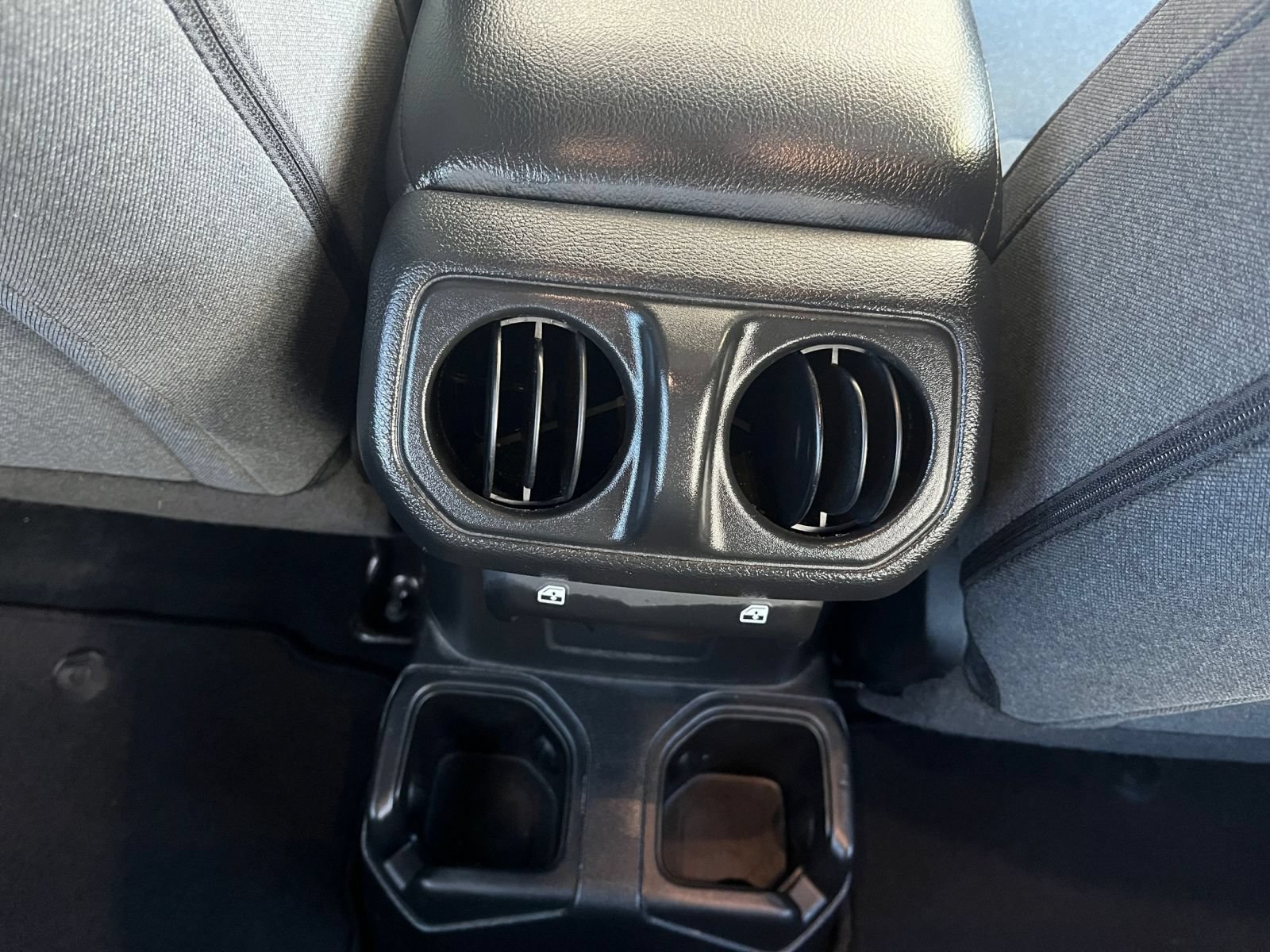 Used 2025 Jeep Wrangler Unlimited Sport AWD/4WD image 23