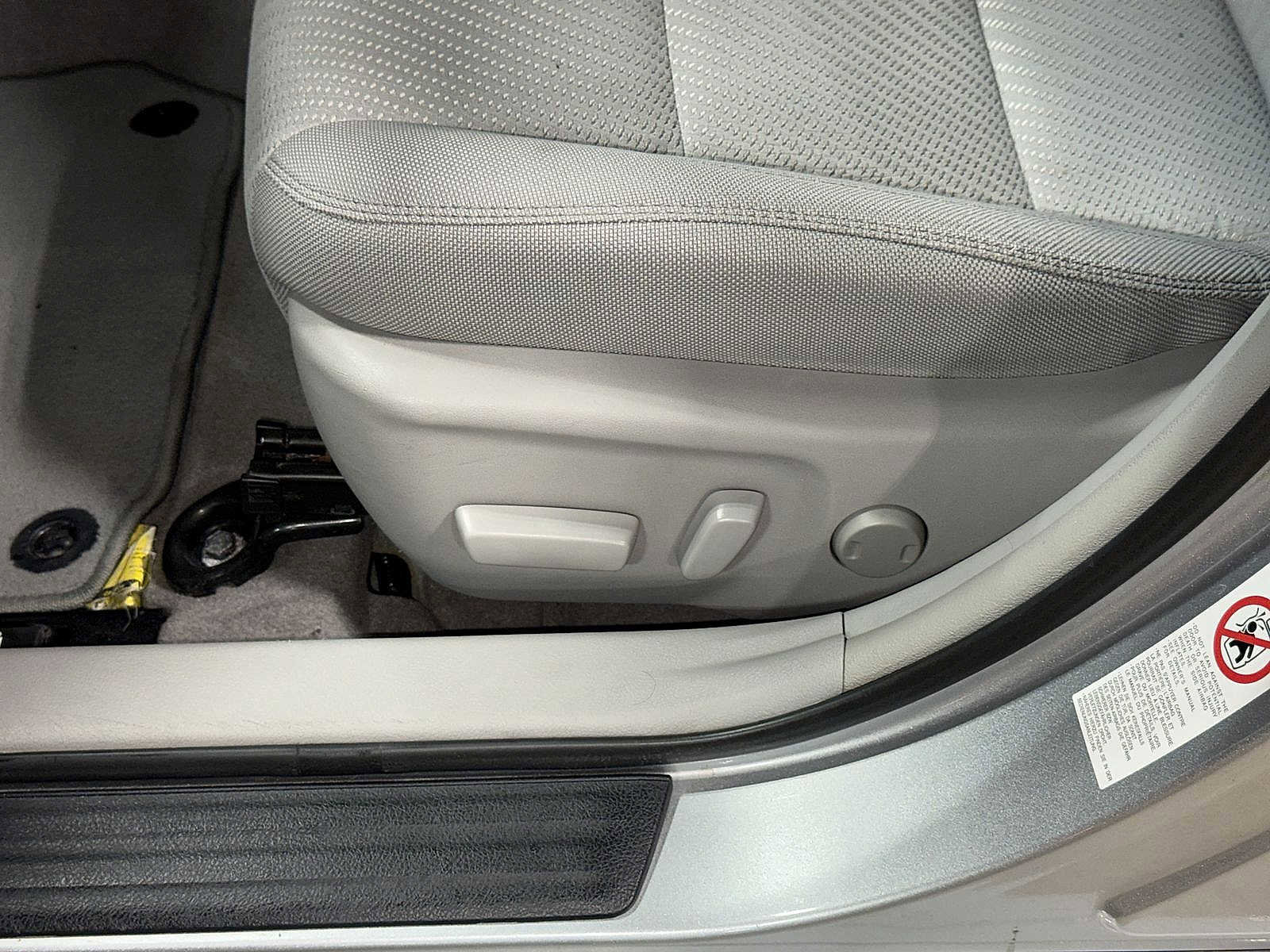 Used 2016 Toyota Camry LE FWD image 23