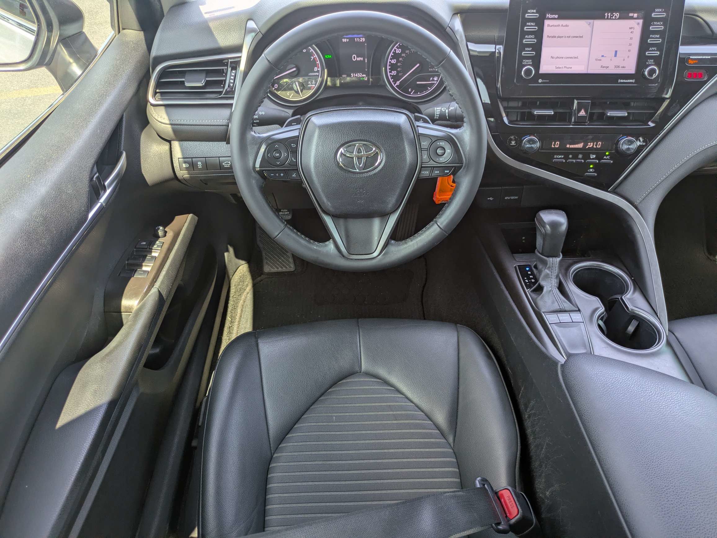 Used 2024 Toyota Camry SE FWD image 4