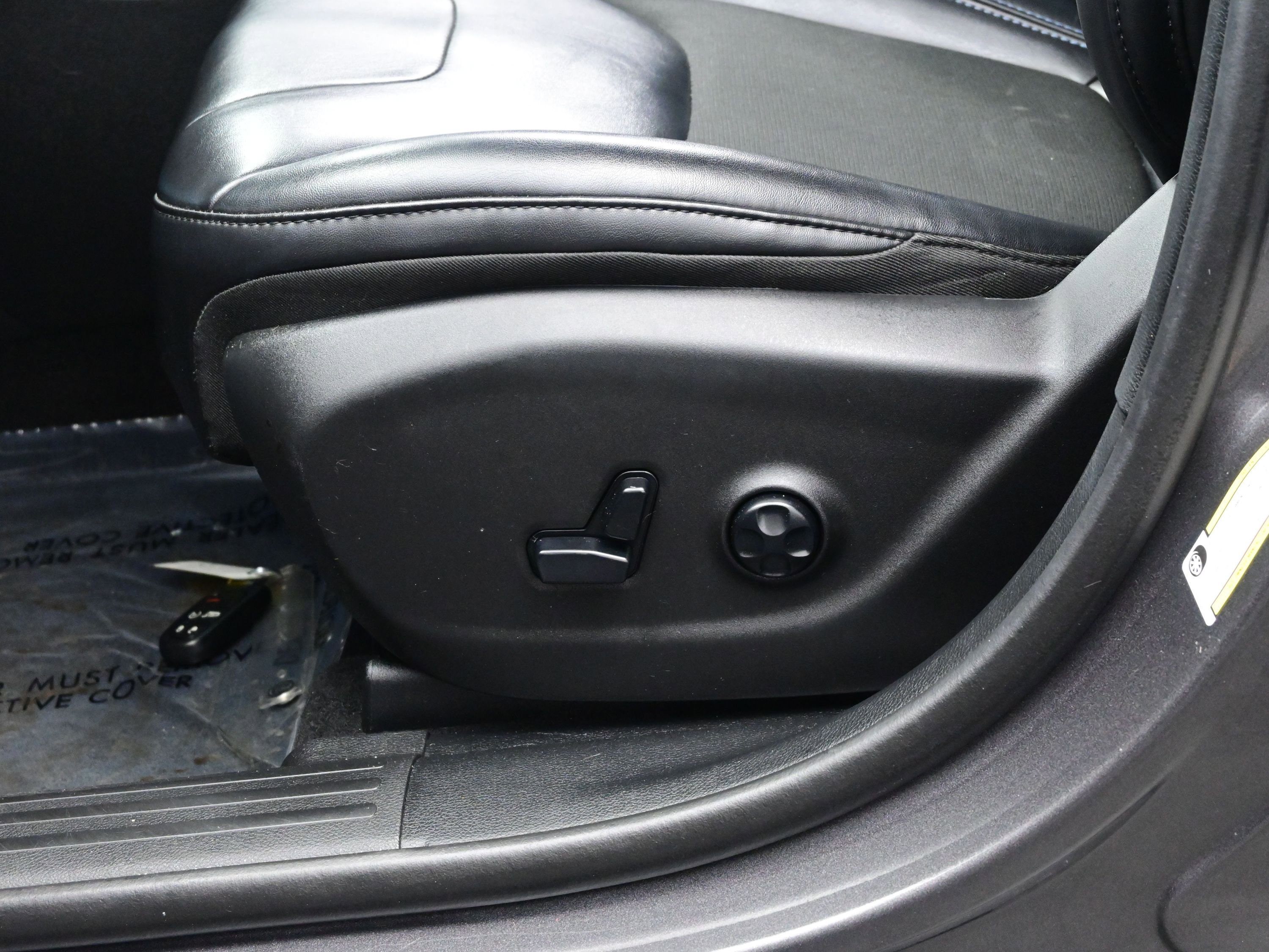 Used 2020 Jeep Cherokee Latitude Plus w/ Comfort/Convenience Group image 11