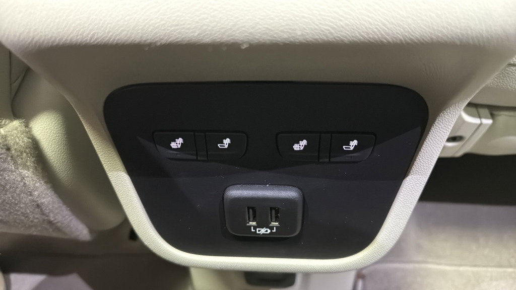 Used 2024 GMC Terrain Denali w/ Denali Premium Package image 39