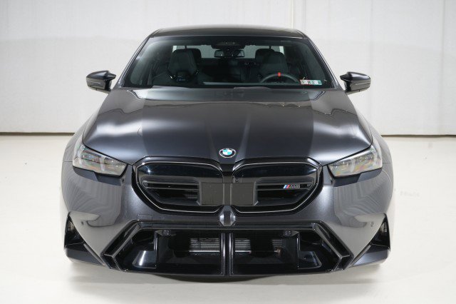 Used 2025 BMW M5 w/ Executive Package image 4