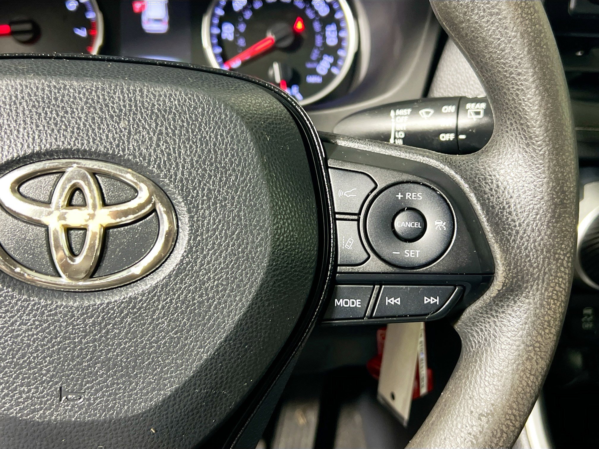 Used 2019 Toyota RAV4 LE image 19