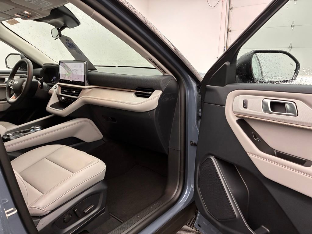 New 2026 Ford Explorer Active w/ Active Comfort Package image 23