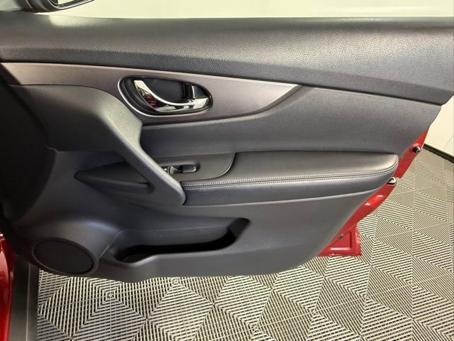 Used 2016 Nissan Rogue SV w/ SV Premium Package image 44