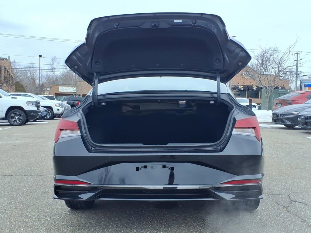 Certified 2022 Hyundai Elantra Limited image 10