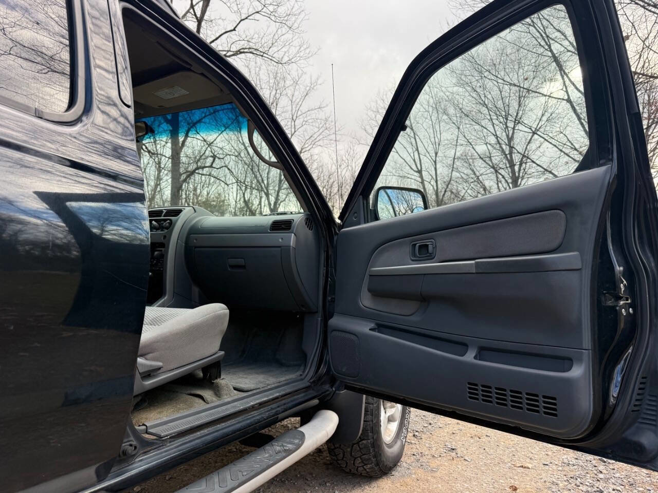 Used 2002 Nissan Frontier SE image 29