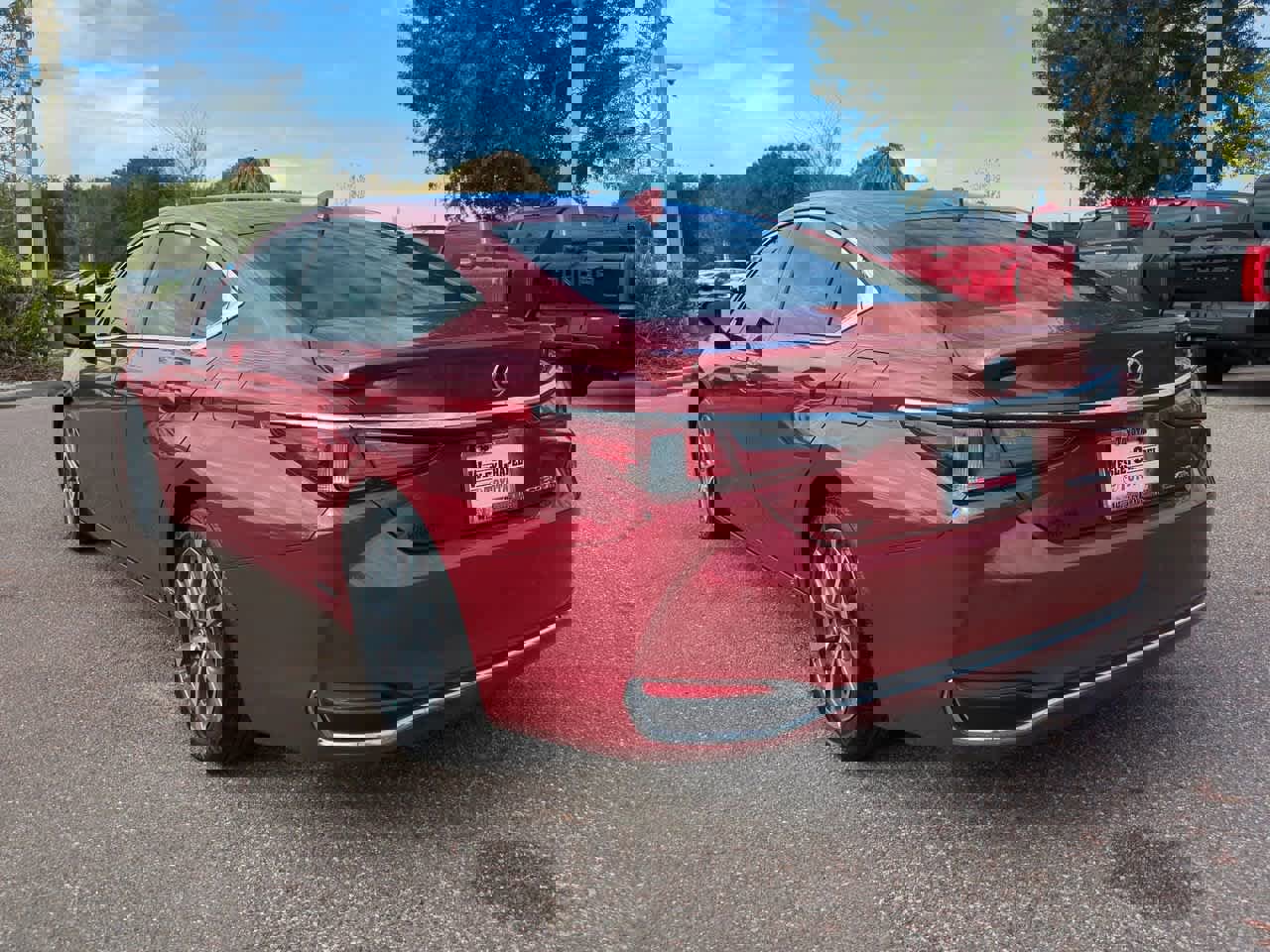 Used 2022 Lexus ES 300h w/ Premium Package image 4