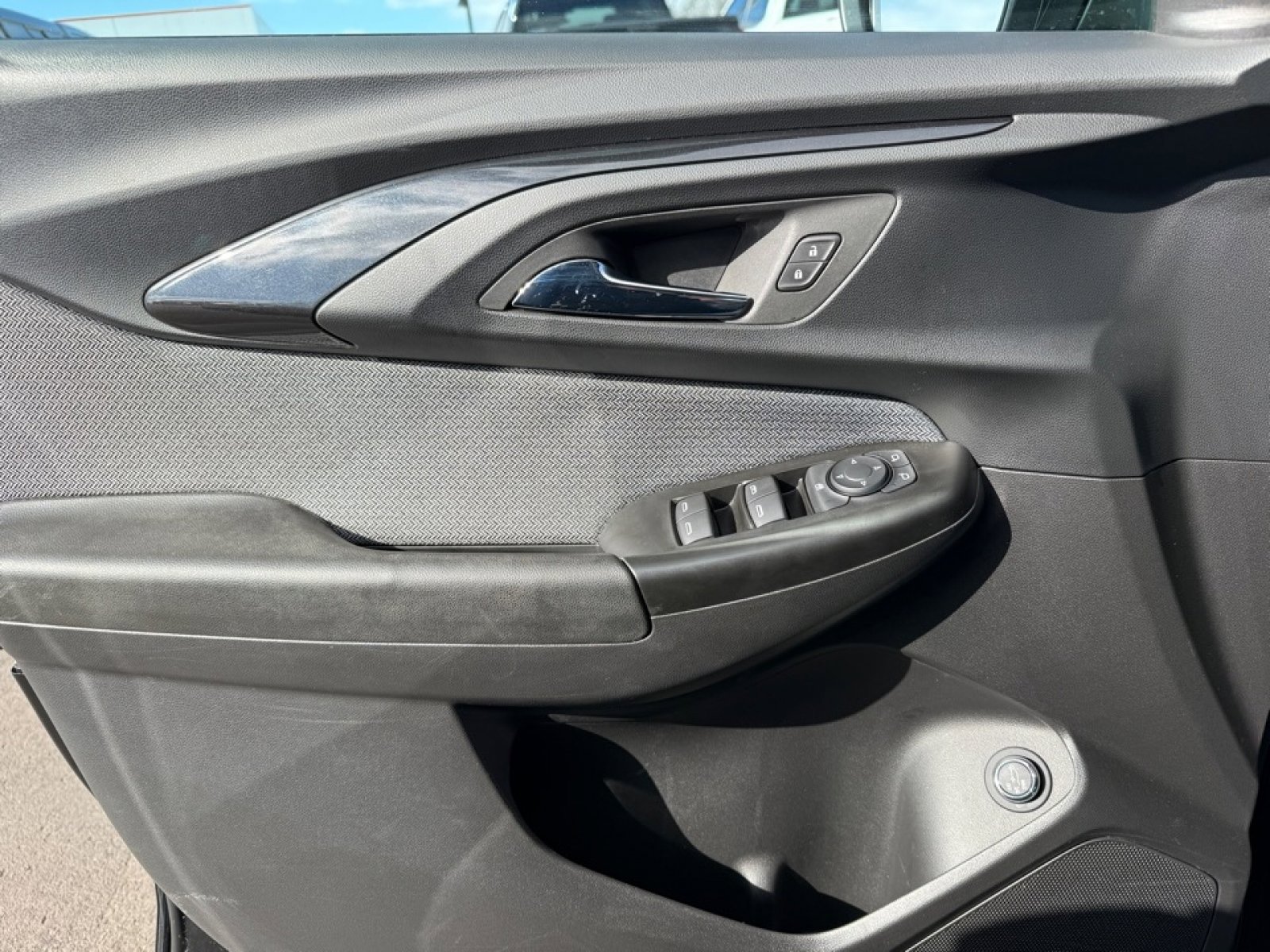 Used 2023 Chevrolet TrailBlazer LT w/ Sun and Liftgate Package image 34