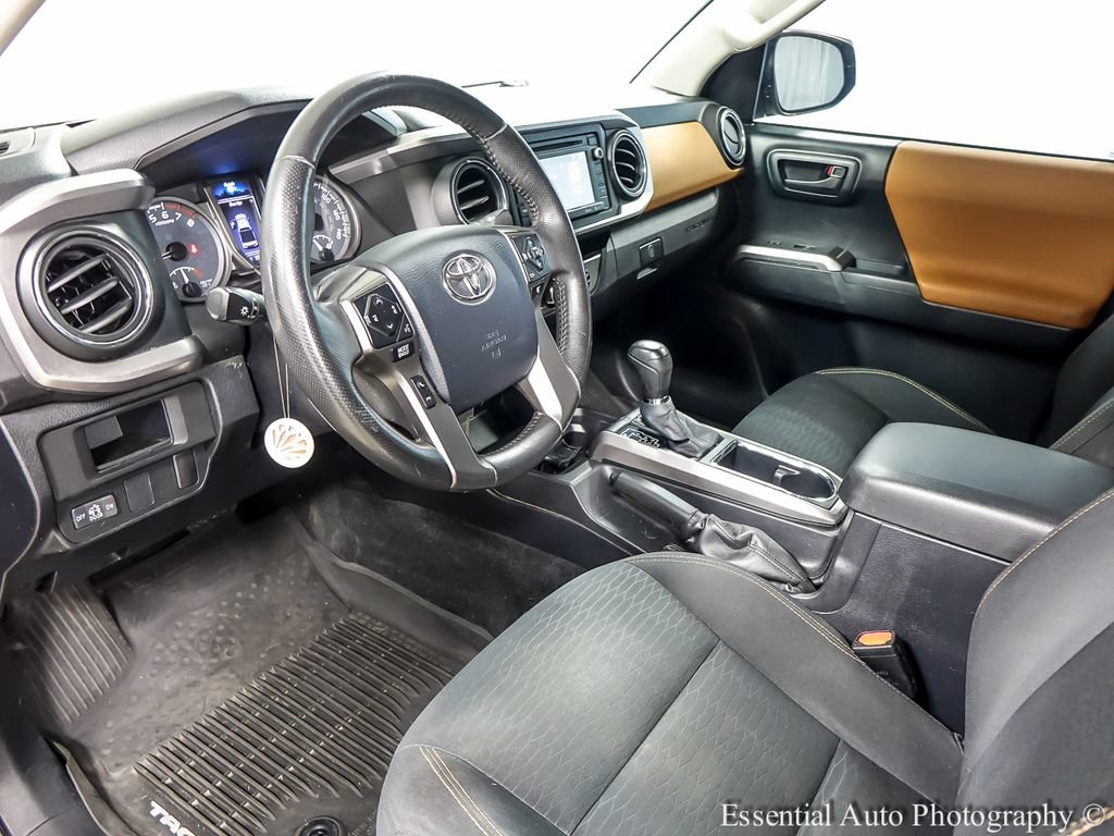 Used 2017 Toyota Tacoma SR5 w/ Tow Package RWD image 11