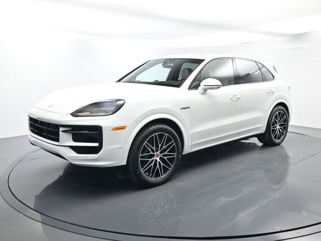 Certified 2025 Porsche Cayenne E-Hybrid w/ Premium Package Plus image 1