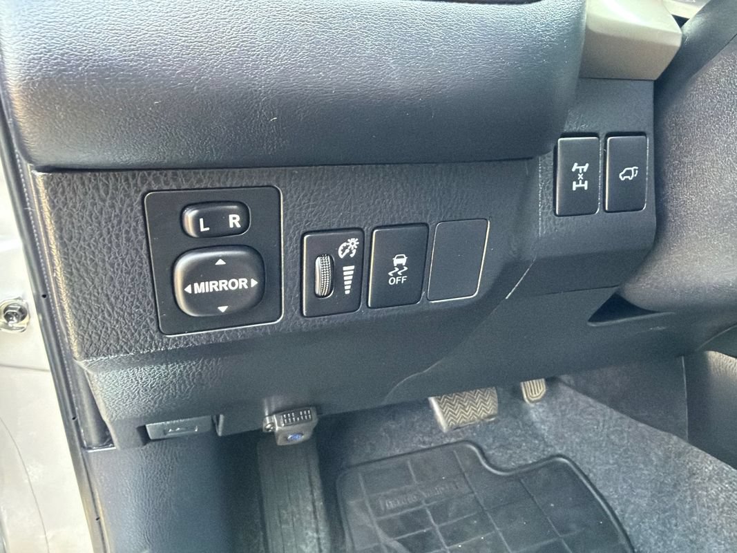Used 2015 Toyota RAV4 Limited AWD/4WD image 21