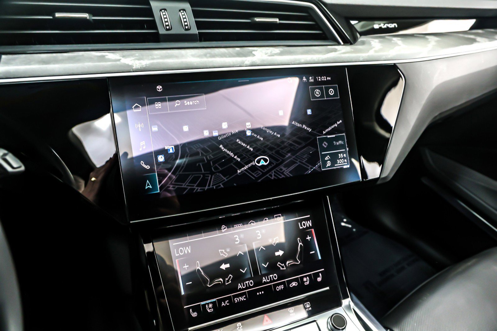 Used 2024 Audi Q8 e-tron Premium Plus image 21