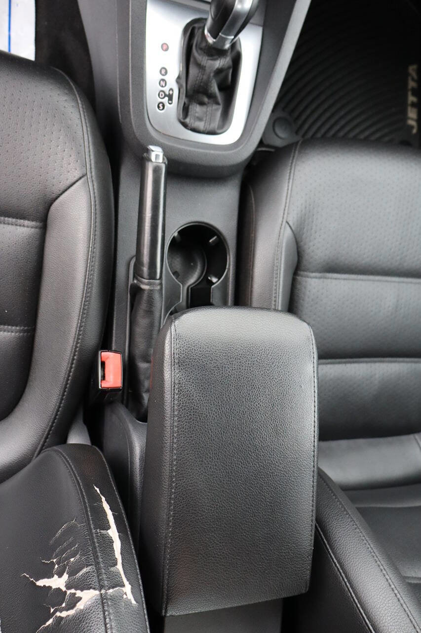 Used 2013 Volkswagen Jetta SE image 16