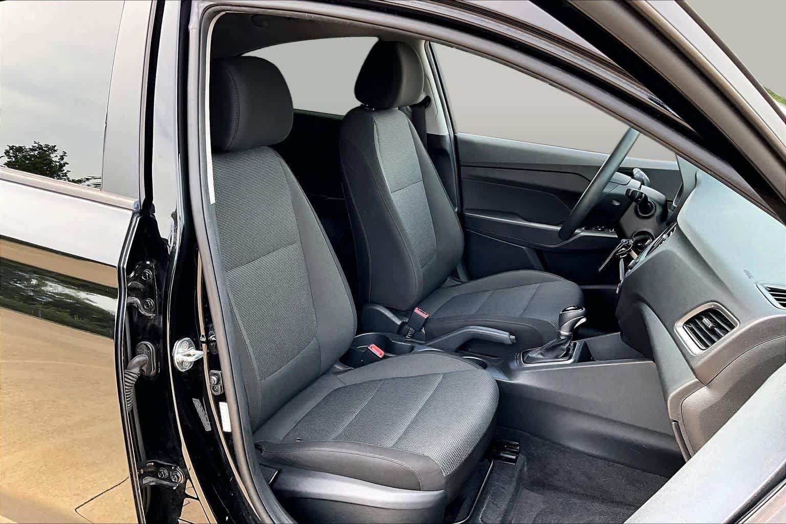Used 2021 Hyundai Accent SE FWD image 9