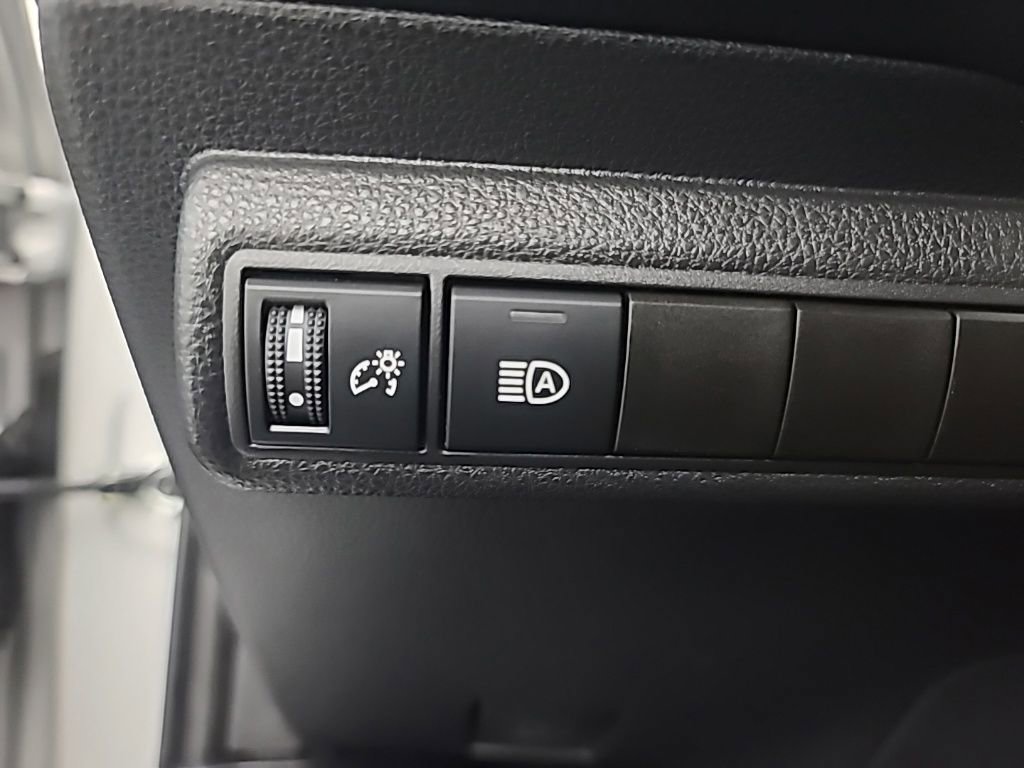Used 2025 Toyota Corolla LE image 27