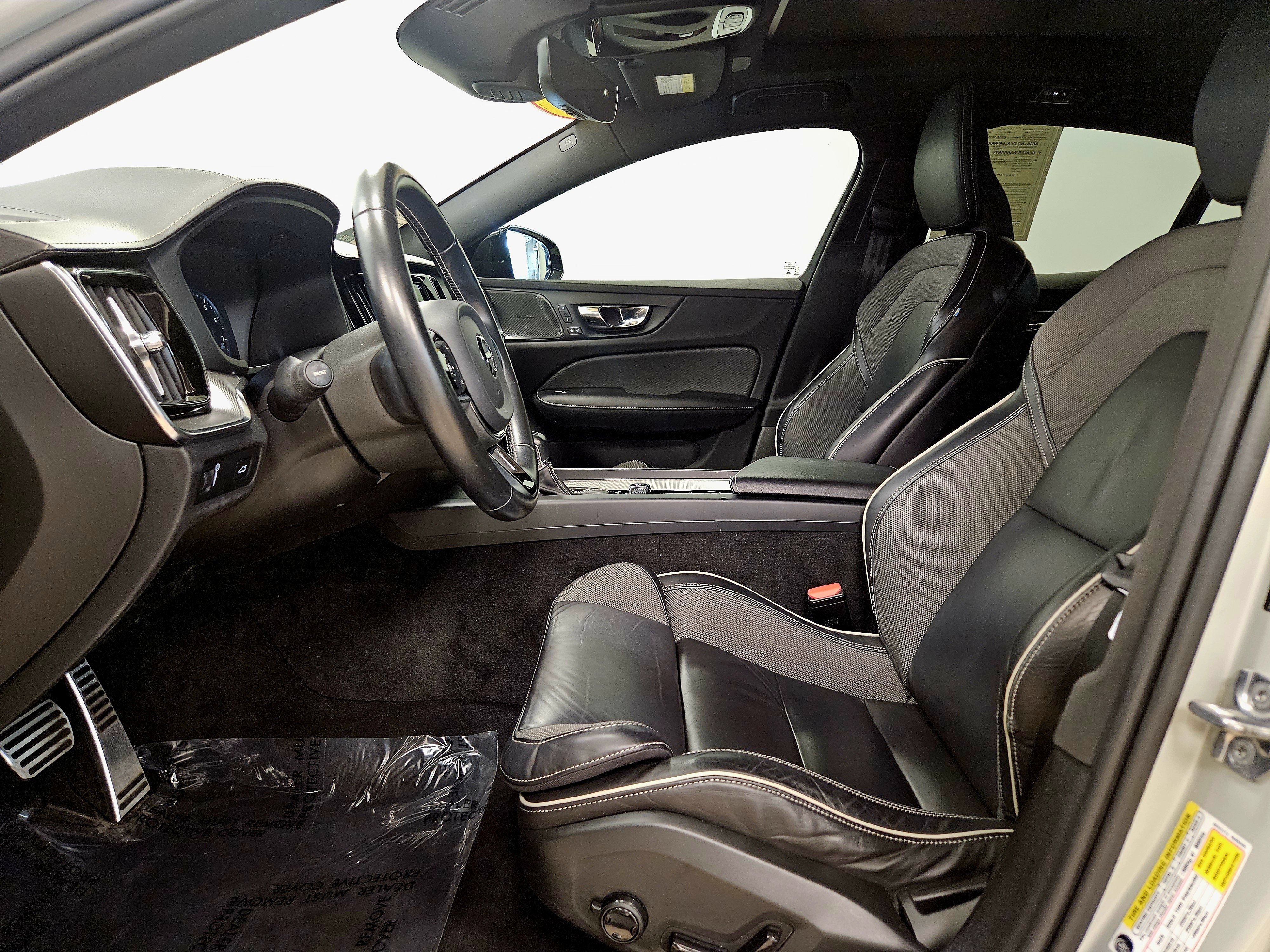 Used 2021 Volvo S60 T5 R-Design image 8