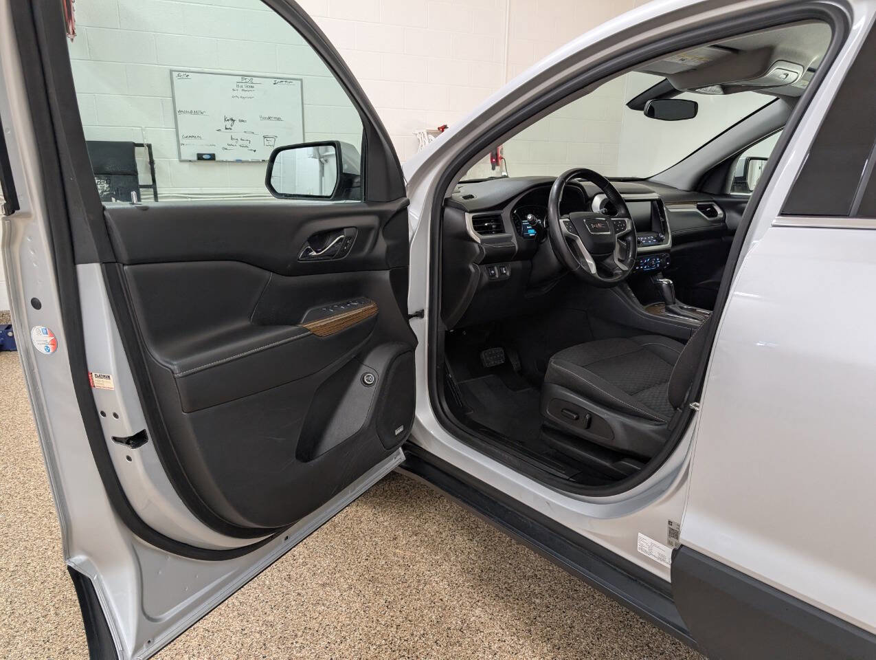 Used 2018 GMC Acadia SLE AWD/4WD image 6