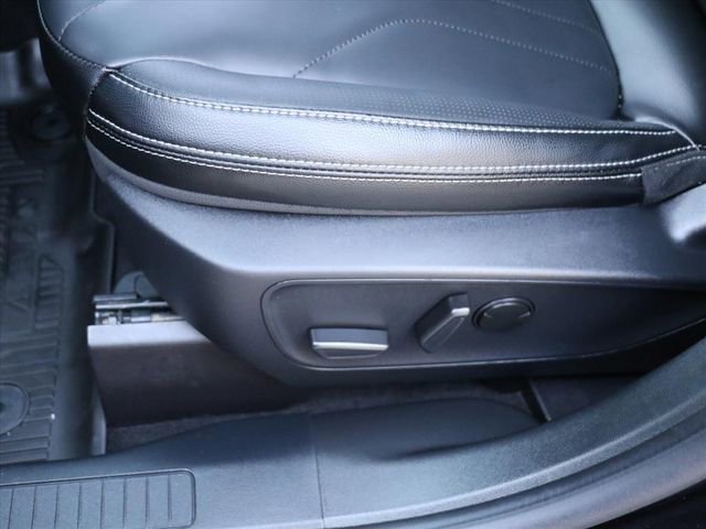 Used 2025 Ford Escape Platinum w/ Premium Technology Package image 19