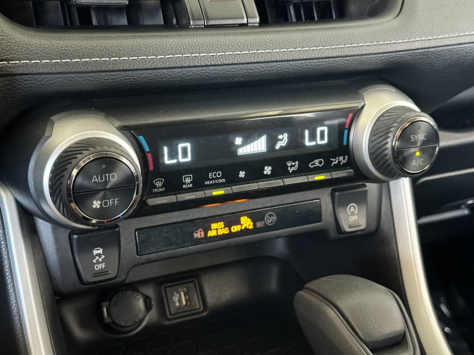 Used 2024 Toyota RAV4 XLE FWD image 18