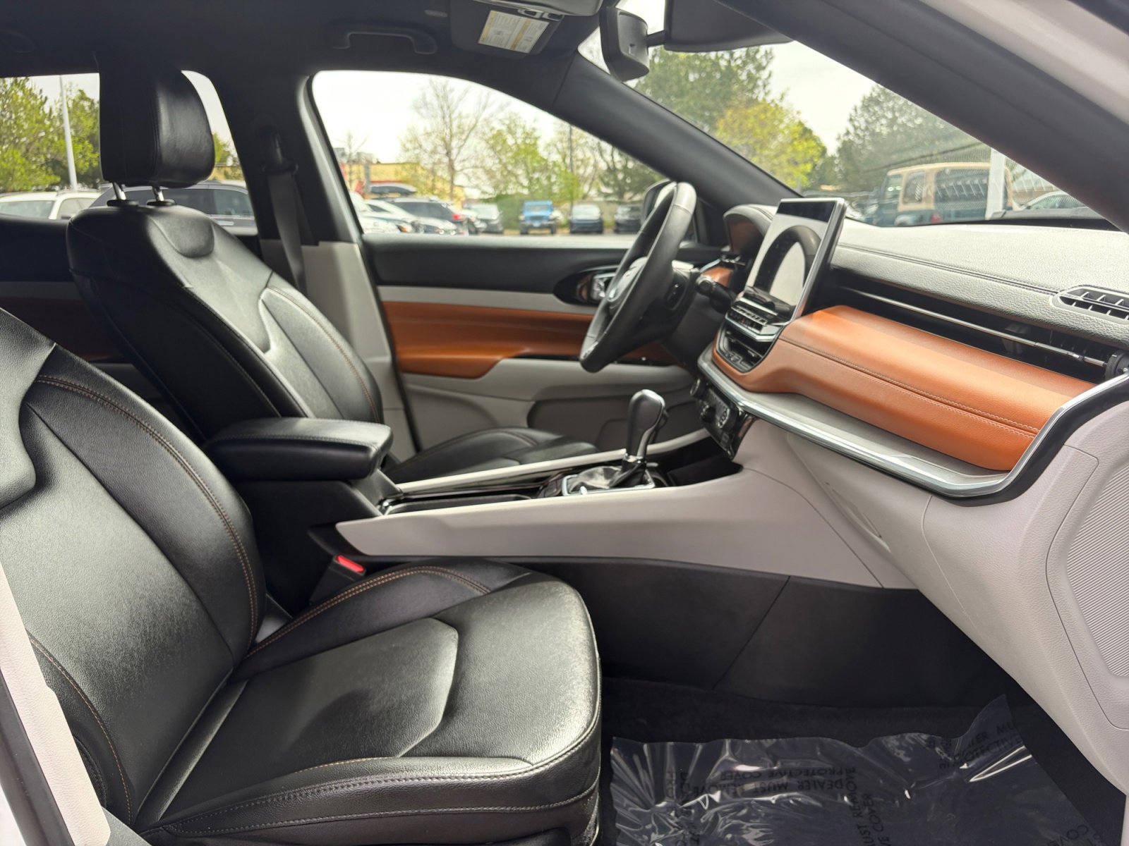 Used 2024 Jeep Compass Limited image 19