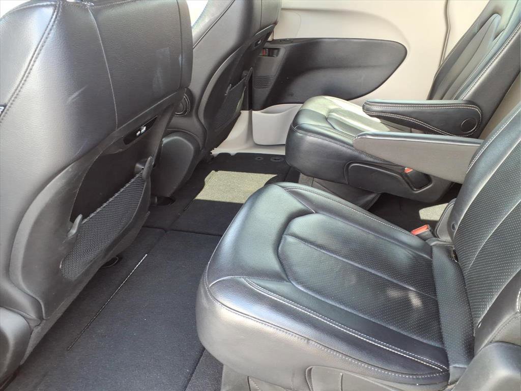 Used 2022 Chrysler Pacifica Touring-L FWD image 14
