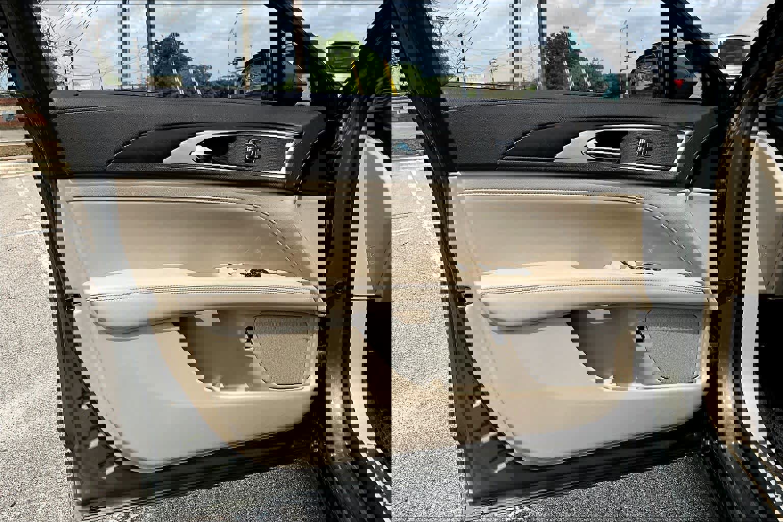 Used 2017 Lincoln MKZ Select w/ Select Plus Package FWD image 22