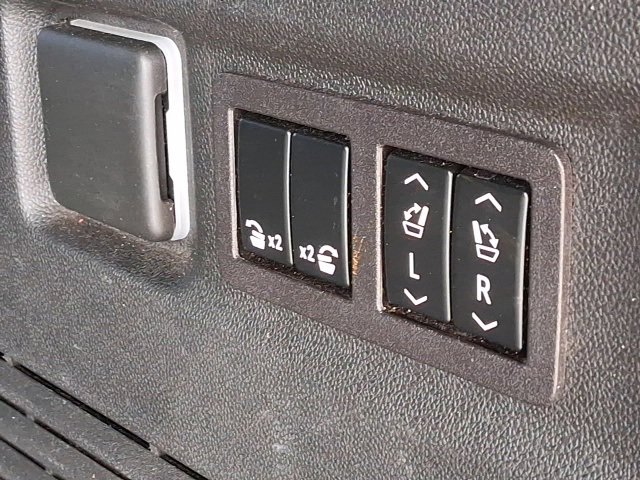 Used 2023 GMC Yukon XL Denali Ultimate image 6