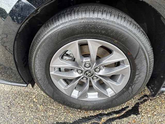 Used 2023 Toyota Sienna XLE FWD image 18