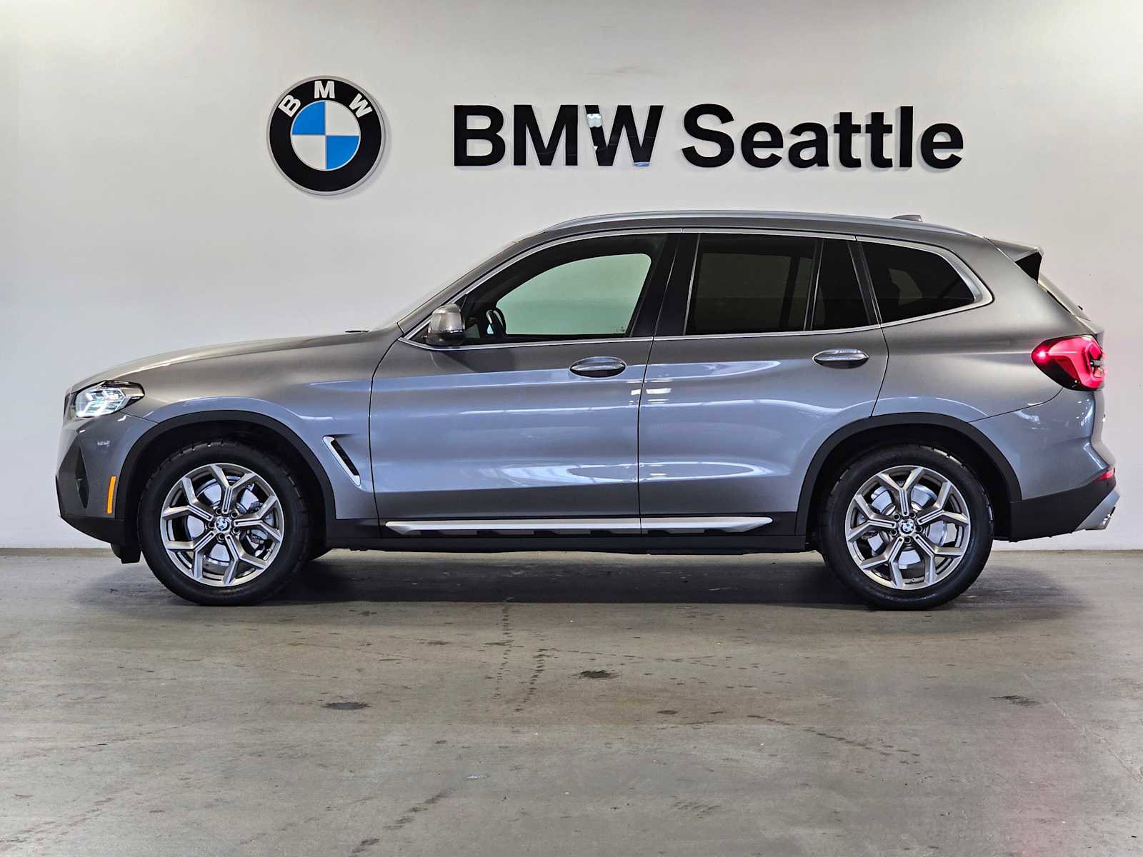 Used 2024 BMW X3 xDrive30i w/ Convenience Package image 3